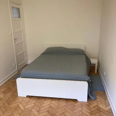 Apartment, Nobre Lägenhet *